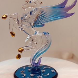 Celestial Pegasus-beeldje | Handgemaakte glazen mythische paardenfantasiesculptuur
