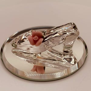Glazen muiltje beeldje Assepoester | Verzamelobject rozen | Decoratie sprookjeskast