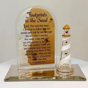 Placa de vidrio con huellas en la arena / Faro hecho a mano con fe cristiana, decoración para el hogar, regalo inspirador religioso