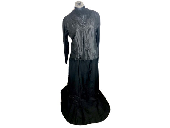 Antique Victorian 1880s / 1890s Mourning Dress Set