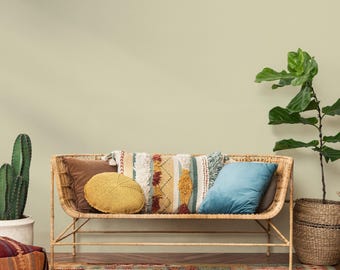 Papel pintado con efecto piedra caliza lavada / Color liso con un sutil efecto texturizado en verde salvia pálido - E232