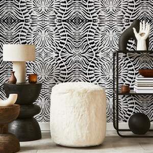 Contemporary Tiger Stripe Wallpaper - Black and White - C548