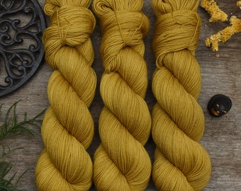 Dyed to order * Pure Merino * Hand dyed fingering weight yarn, superwash merino wool, semi-solid color yarn, 400m/100g, "Mustard"