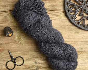 Dyed to order * Hand dyed fingering weight yarn, superwash merino wool, semi-solid color yarn, 450m/100g, Boucle "Graphite"