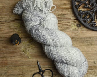 Dyed to order * Hand dyed fingering weight yarn, superwash merino wool, semi-solid color yarn, 450m/100g, Boucle "Clouds"
