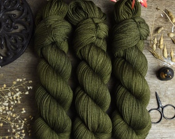 Pure Merino * Dyed to order * Hand dyed fingering weight yarn, superwash merino wool, semi-solid color yarn, 400m/100g, "Uniform"