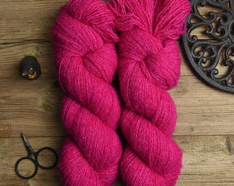 Dyed to order * Hand dyed fingering weight yarn, superwash merino wool, semi-solid color yarn, 450m/100g, Boucle "Very Pink"
