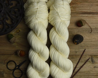 Undyed fingering weight yarn, superwash merino wool, cashmere, silk, 400m/100g, MSC "Natural"