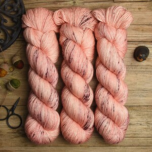 Dyed to order * Hand dyed, fingering weight, superwash merino wool, silk, 400m/100g, speckled yarn, Silky Singles "Rosy"