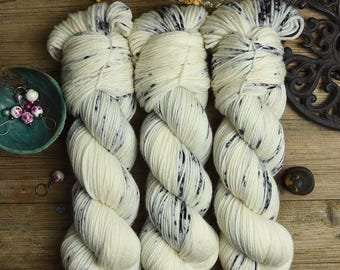 Dyed to order * Hand dyed DK weight yarn, superwash merino wool, speckled yarn, 225m/100g, "101"