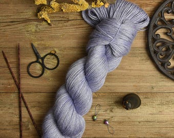 Hand dyed fingering weight non-superwash yarn, baby alpaca, silk, cashmere, 400m/100g, Glamour "Jácint - grey"