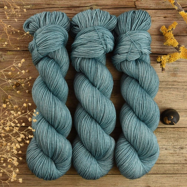 Dyed to order * Hand dyed fingering weight yarn, superwash merino wool, solid color yarn, 400m/100g, Pure Merino "Without Them"