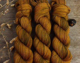 Dyed to order * Pure Merino * Hand dyed fingering weight yarn, superwash merino wool, 400m/100g, "Carex Testacea"