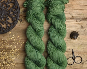 Hand dyed fingering weight yarn, superwash merino wool, nylon, solid color yarn, 365m/100g, Springy Merino Nylon "Hunter"