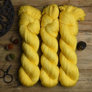 Dyed to order * Hand dyed, fingering weight, superwash merino wool, silk, 400m/100g, solid color yarn, Silky Singles &quot;quack-quack&quot;