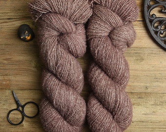 Dyed to order * Hand dyed fingering weight yarn, superwash merino wool, semi-solid color yarn, 450m/100g, Boucle "Dusty Rose"
