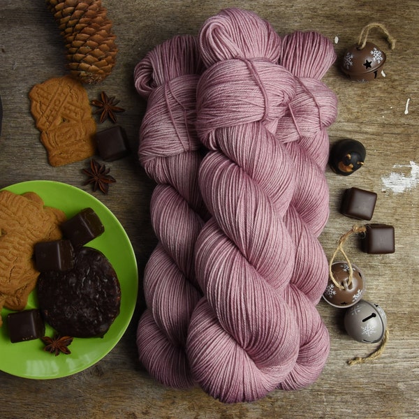 Dyed to order * Hand dyed fingering weight yarn, superwash merino wool, nylon, 425m/100g, Classic Sock "Nostalgic Rose"