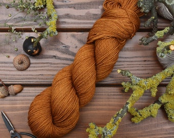 Pure Merino * Dyed to order * Hand dyed fingering weight yarn, superwash merino wool, semi-solid color yarn, 400m/100g, "Caramel"