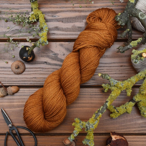 Pure Merino * Dyed to order * Hand dyed fingering weight yarn, superwash merino wool, semi-solid color yarn, 400m/100g, "Caramel"