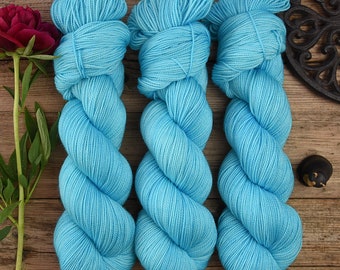 Dyed to order * Hand dyed fingering weight yarn, superwash merino wool, nylon, solid color yarn, 365m/100g, Springy Merino Nylon "Am Pool"