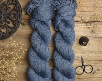 Hand dyed fingering weight yarn, superwash merino wool, nylon, solid color yarn, 365m/100g, Springy Merino Nylon "Russian Blue"