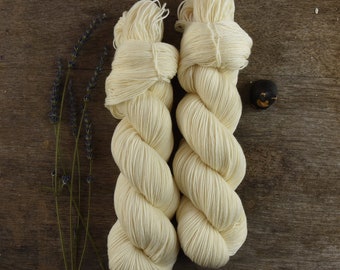 Undyed fingering weight yarn, superwash merino wool, nylon, 425m/100g, Classic Sock "Natural"