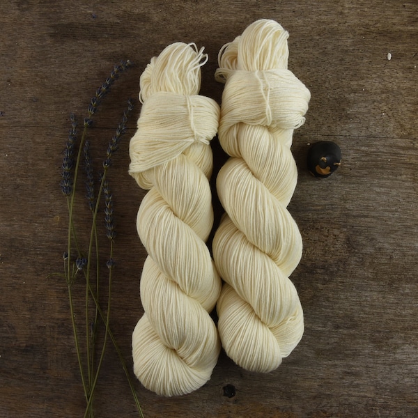 Undyed fingering weight yarn, superwash merino wool, nylon, 425m/100g, Classic Sock "Natural"