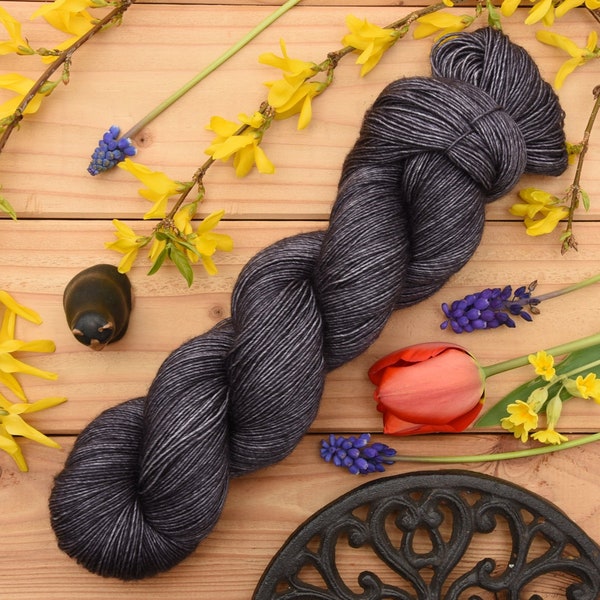 Dyed to order * Hand dyed, fingering weight, superwash merino wool, silk, 400m/100g, solid color yarn, Silky Singles "Graphite"