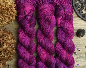 Dyed to order * Hand dyed fingering weight yarn, superwash merino wool, nylon, 425m/100g, Classic Sock "Fuchsia"