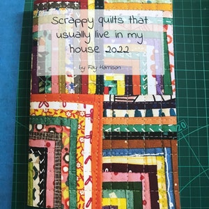 Quilt Zine - Scrappy quilts som vanligtvis bor i mitt hus 2022 en berättelse om alla quilts jag har gjort självpublicerad tidskrift quilter