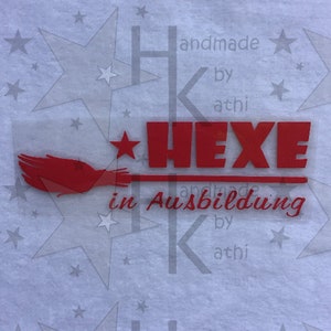 Bügelbild - Hexe in Ausbildung / Besen - viele mögliche Farben