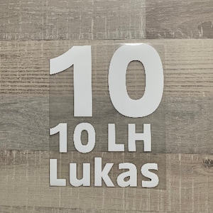 Könnte beinhalten: Weißer Vinyl-Aufkleber mit der Nummer 10, dem Text "10 LH" und dem Namen "Lukas".