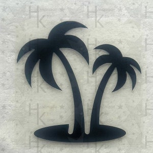 Könnte beinhalten: Schwarze Silhouette von zwei Palmen auf einer kleinen Insel. Die Bäume sind stilisiert und haben ein einfaches Design.