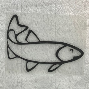 Könnte beinhalten: Schwarz-weiße Strichzeichnung eines Fisches mit einem lächelnden Gesicht. Der Fisch hat eine Rückenflosse und eine Schwanzflosse. Der Fisch schwimmt nach rechts.