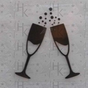 Könnte beinhalten: Zwei schwarze Silhouette-Champagnergläser, die mit einem Ausbruch von Blasen darüber aneinanderstoßen.