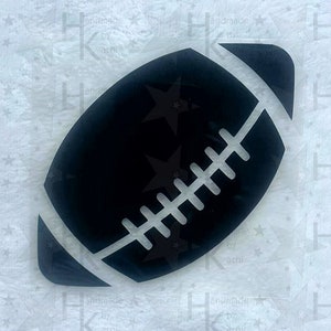 Könnte beinhalten: Schwarzer und weißer Vinyl-Aufkleber eines American Footballs. Der Football hat weiße Nähte und einen weißen Umriss.