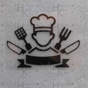 Könnte beinhalten: Schwarze und weiße Silhouette eines Kochs mit Kochmütze, der eine Kelle, eine Gabel und zwei Messer hält. Der Koch steht vor einem Banner mit dem Text "handmade by athi".