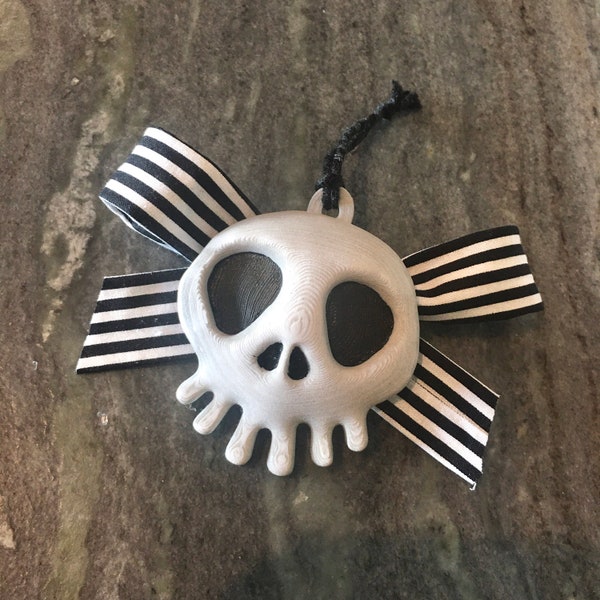 Nightmare skull ornament