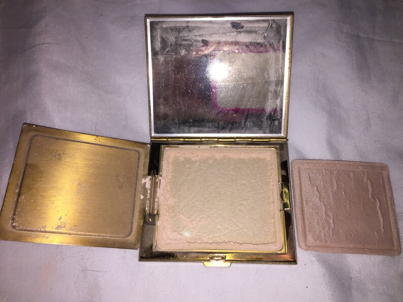 Beautiful Mother of PEARL Depression Era Powder COMPACT Gold Tone With Puff and Screen  20 Square Polished MOP