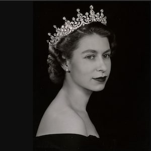 Queen Elizabeth II - PDF Chart. Counted cross stitch pattern . Digital design . Instant download . DYI . Full cross stitch . Pattern Keeper