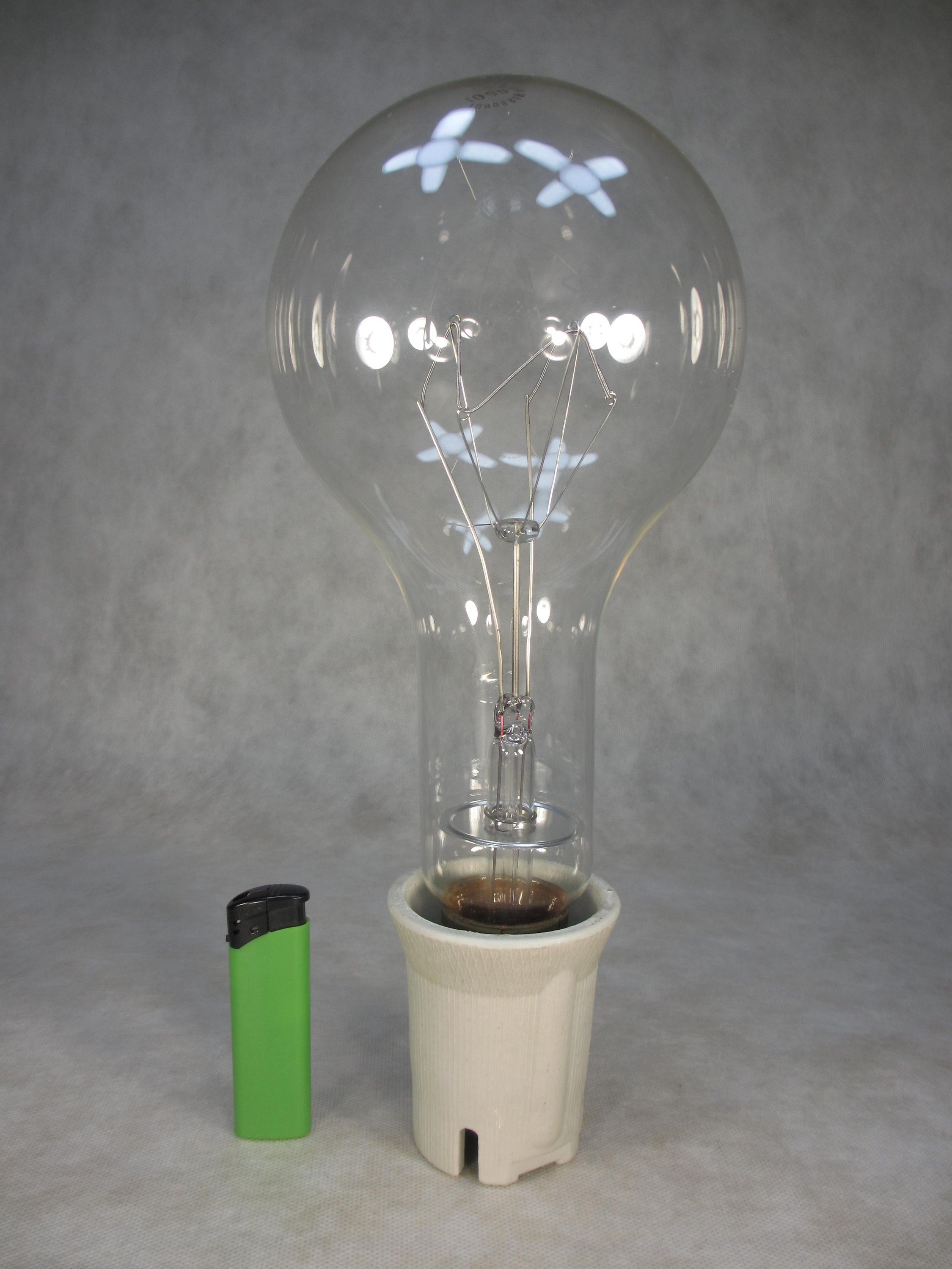 XXXL Light Bulb 1000 Watt Light Bulb With Matching Socket Monster