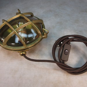 Maritime Schiffslampe Massiv Messingguss Tischlampe mit Schutzgitter und Glasschirm Vintage Tischleuchte Maschinenraum Lampe