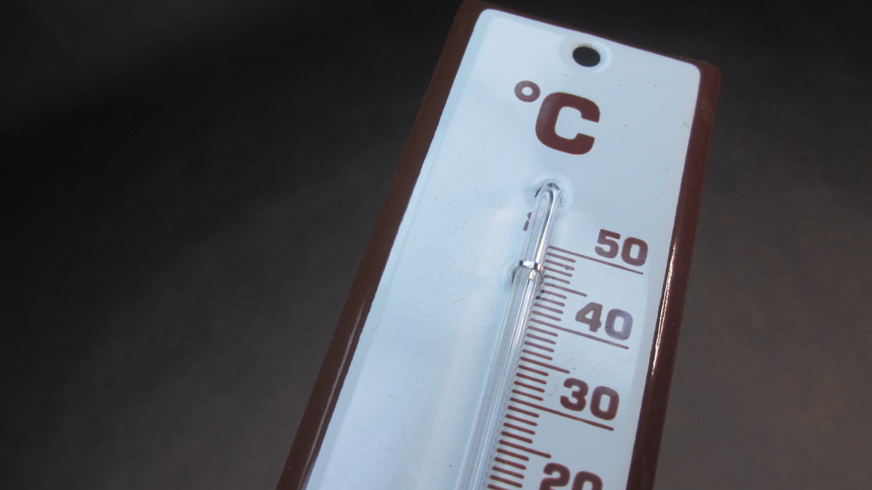 Analogue indoor-outdoor thermometer made of stainless steel