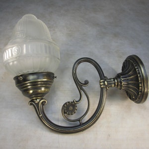 Berlin brass wall lamp 1.6 kg. Solid cast brass wall light, antique bronze burnished, hallway lamp, mirror lamp, wardrobe lamp.