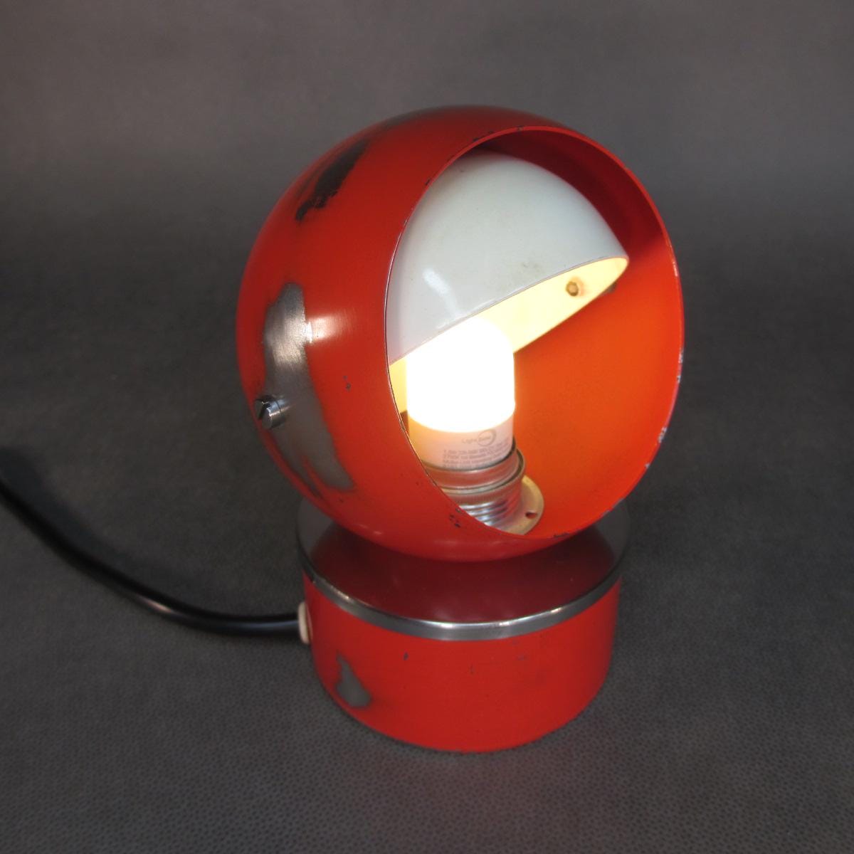 Lampe De Table Originale Des Années 1970, Lampe Style Mid-Century, Abat-Jour Réglable, Au Design Industriel, Entièrement En Métal, Fabriquée