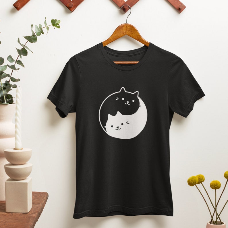 T-shirt chat Yin Yang / cadeau pour amoureux des chats Yin Yang / tee-shirt chats mignons / doux chatons cadeau esthétique Kawaii Unique, chemise Yin Yang Noir