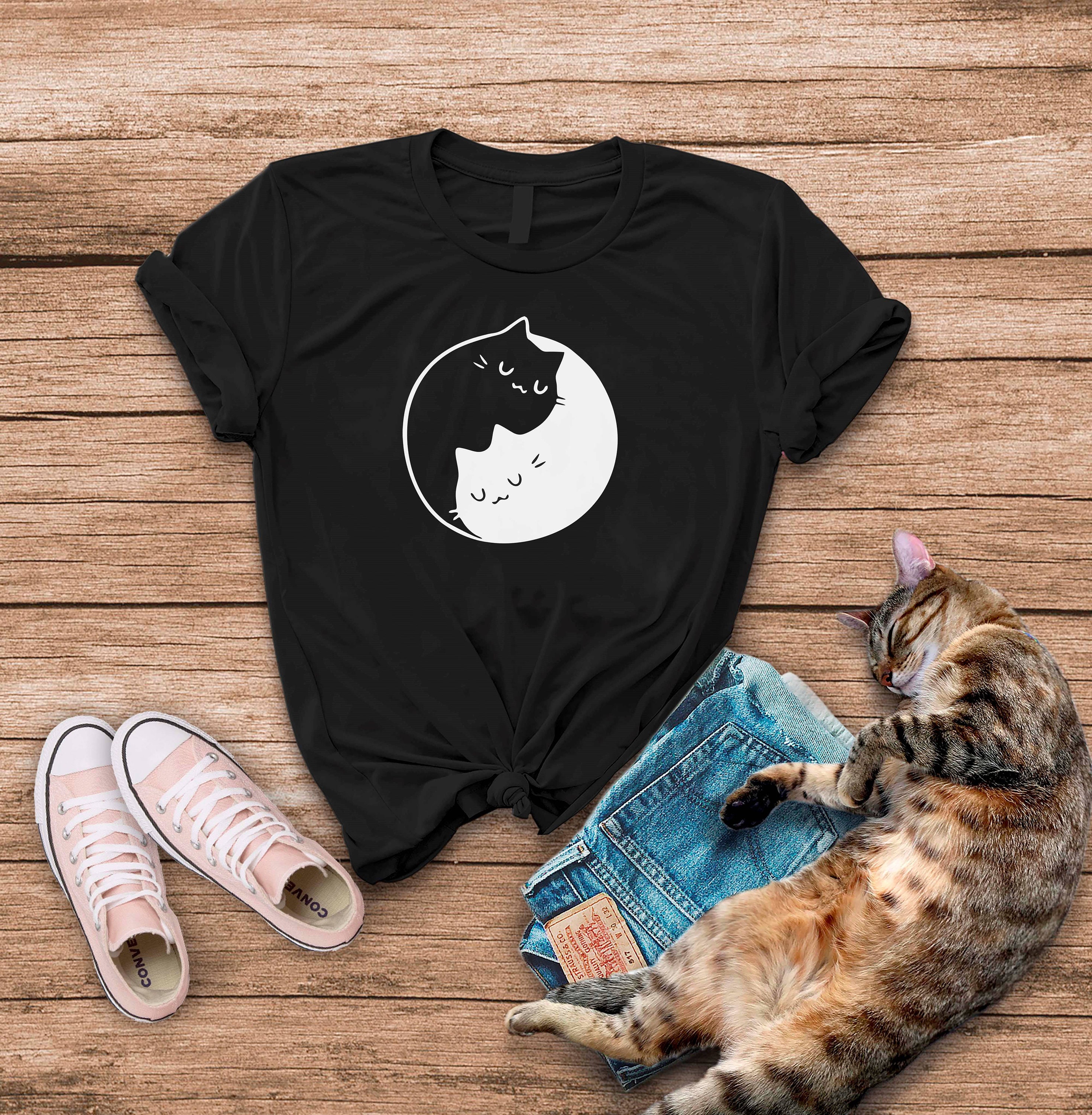 Yin Yang Cat T-Shirt / Yin Yang Cat Lover Gift / Cute Cats Tee / Swee…