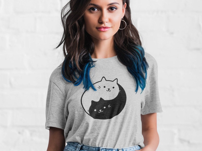 T-shirt chat Yin Yang / cadeau pour amoureux des chats Yin Yang / tee-shirt chats mignons / doux chatons cadeau esthétique Kawaii Unique, chemise Yin Yang Gris