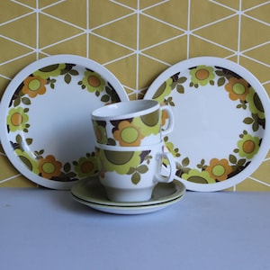 pair of vintage 60s Grindley &#39;discovery&#39; orange/green retro daisy flower power pattern cup saucer side plate trios
