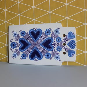 vintage 60s Arabia Sirpa blue heart pattern ceramic chopping board trivet cheese plate designed by Raija Uosikkinen, made in Finland